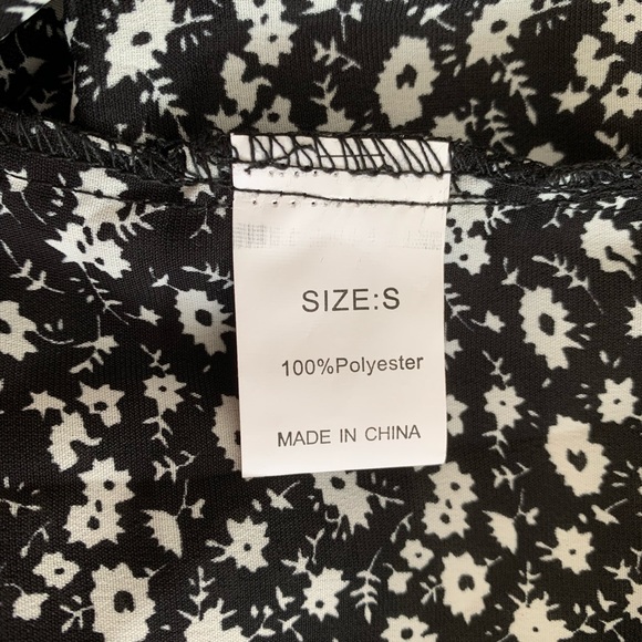 Black and White Top with Smocked Sleeves NWOT - Picture 7 of 9